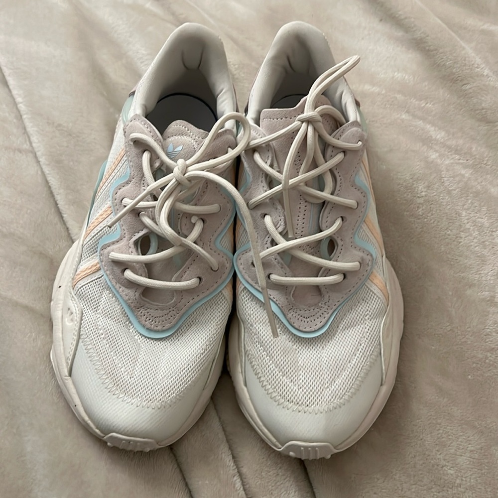 Adidas Ozweego sneakers women’s size 8 !